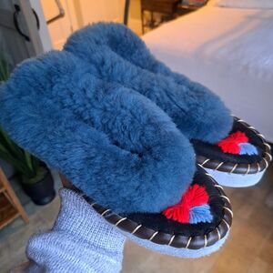 Handmade Slipper Moccasins Shoes Size 8/8.5 Women's Blue Slip On Fluff